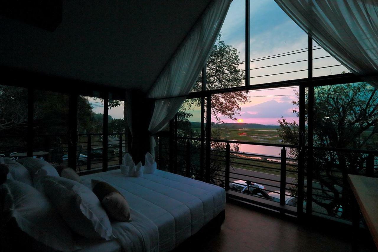 Canvas Family Home Trat Kültér fotó